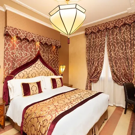 Отель Ai Mori D'oriente 4*